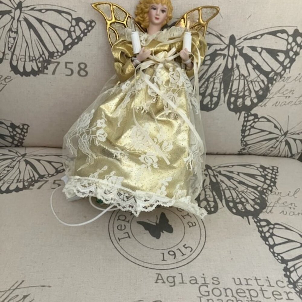 STUNNING!!!  Light up Angel Christmas Tree Topper